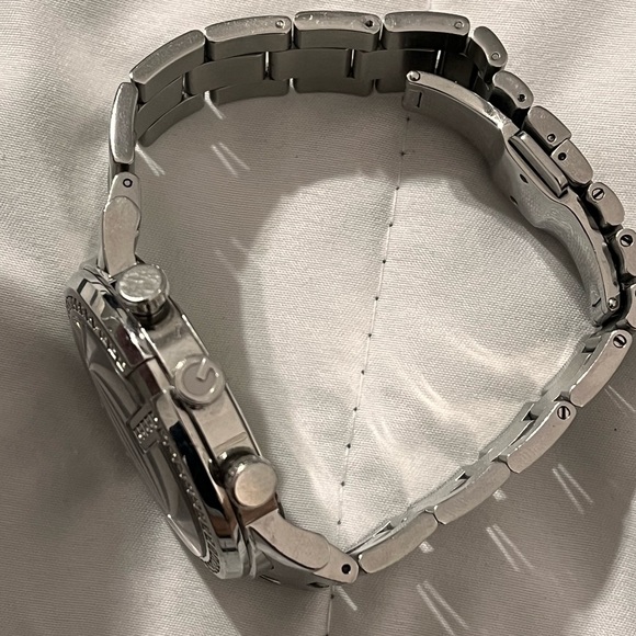 Gucci 101m Diamond Watch - Picture 7 of 7